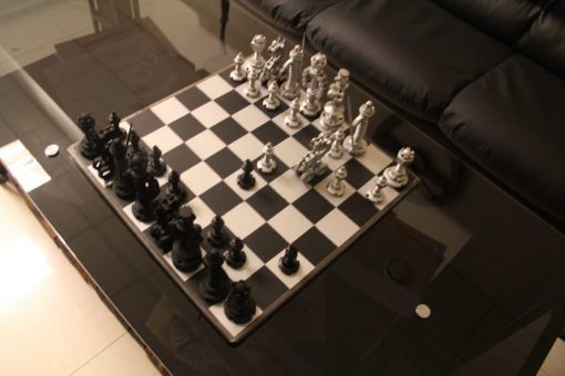 Металлические шахматы в стиле стимпанк.