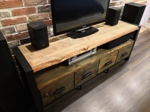 konsol-v-stile-loft