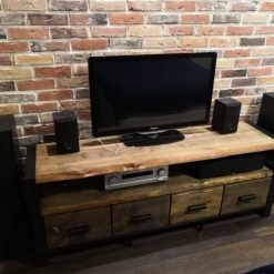 Tumba-v-stile-loft
