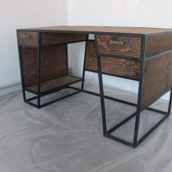 Современный стол стиле лофт для офиса.