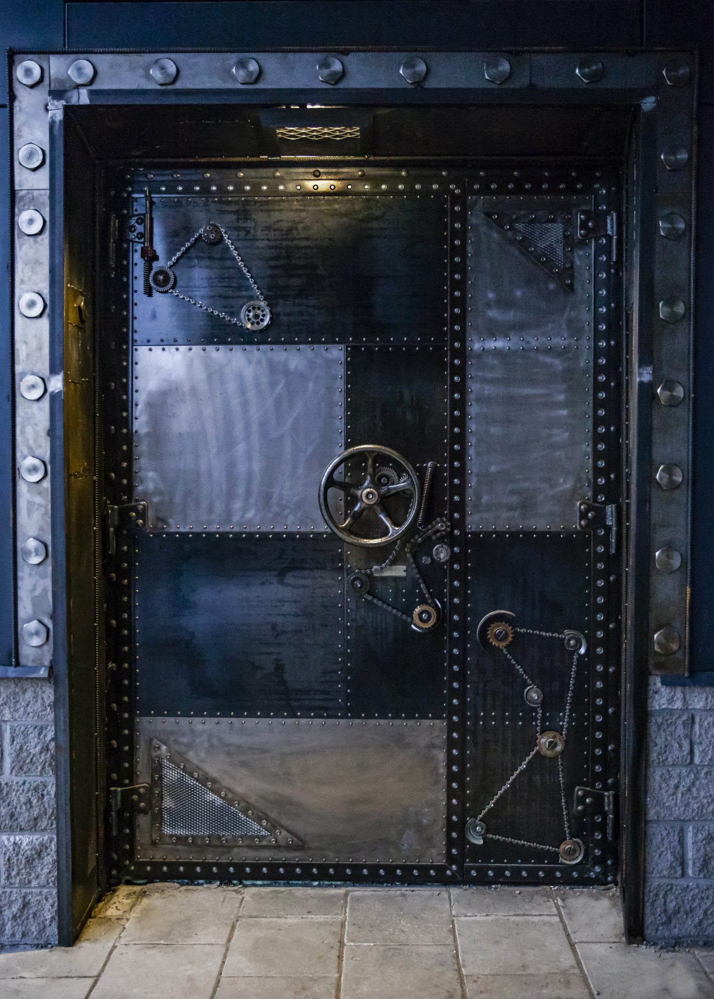 Дверь входная металлическая лофт