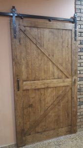 ambarniye-dvery-v-stile-loft
