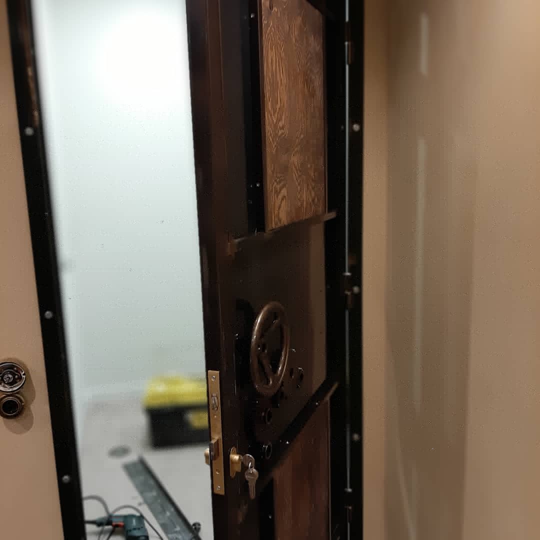 дверь в стиле лофт