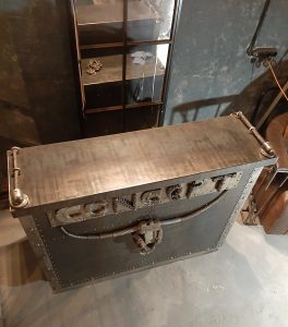 дизайнерский ресепшен из стали