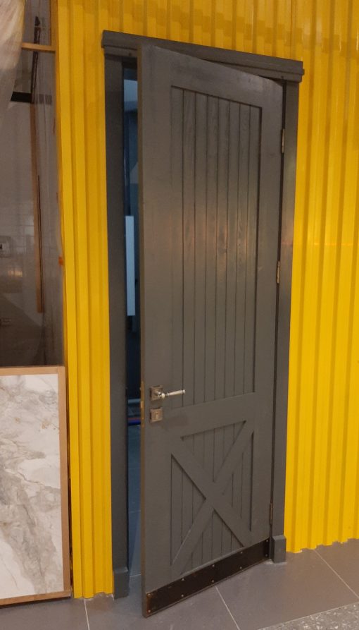 дверь в стиле лофт в Москве