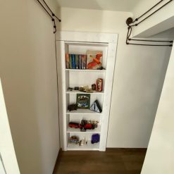 дверь-с-полками