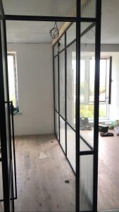установка перегородки в стиле лофт