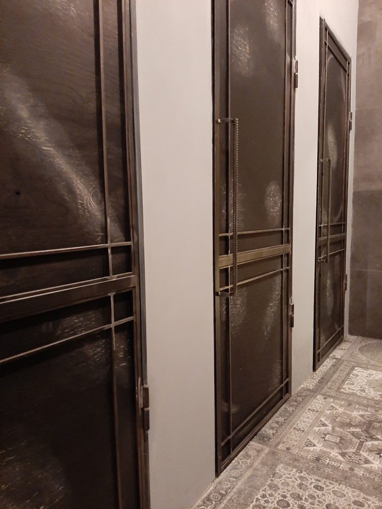 межкомнатные лофт двери на металлическом каркасе