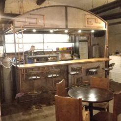 металлическая барная стойка для пивной