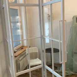 Стильная лофт перегородка белого цвета