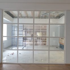 Белая статичная перегородка в стиле лофт