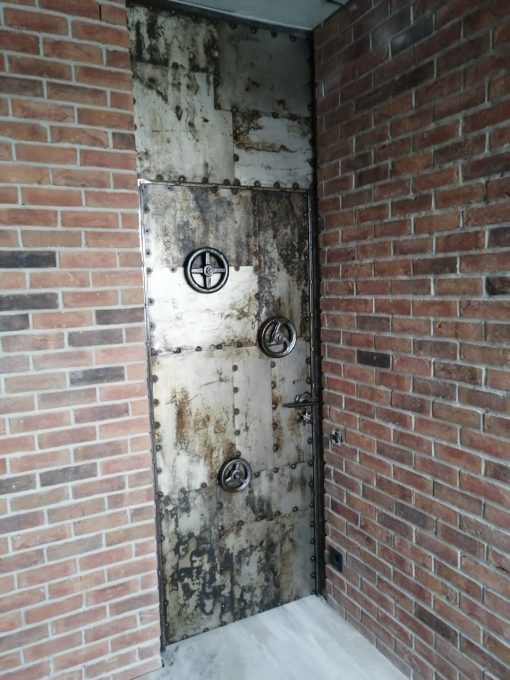 лофт двери из стали