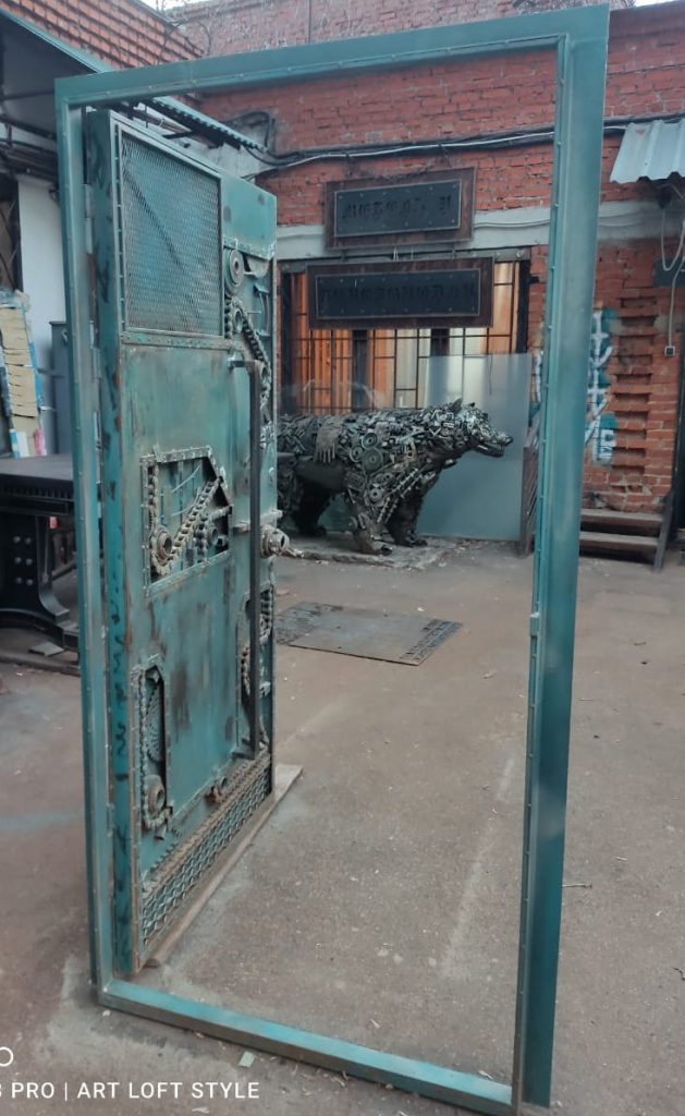 двери и скульптуры стимпанк