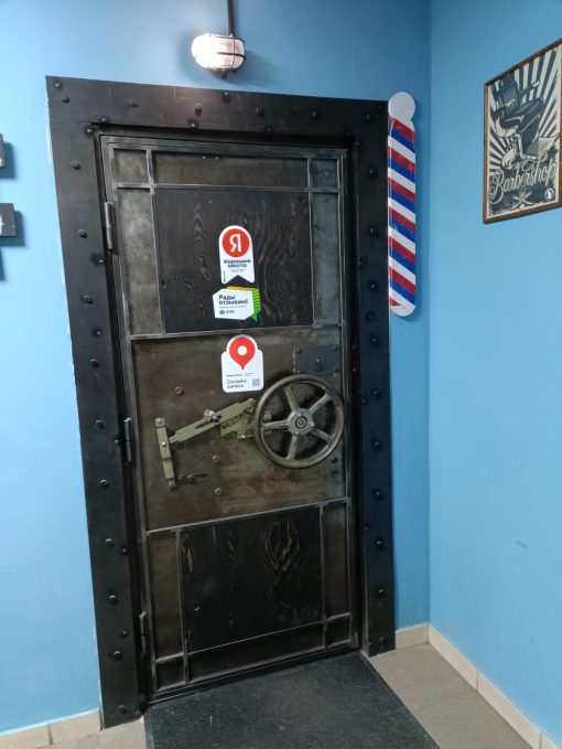 Оригинальная входная дверь в стиле стимпанк