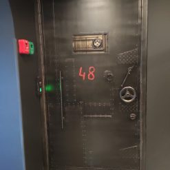 Входная бункерная дверь
