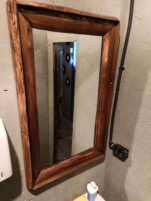 Зеркало в стиле лофт в деревянной раме