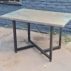 Стол в стиле лофт