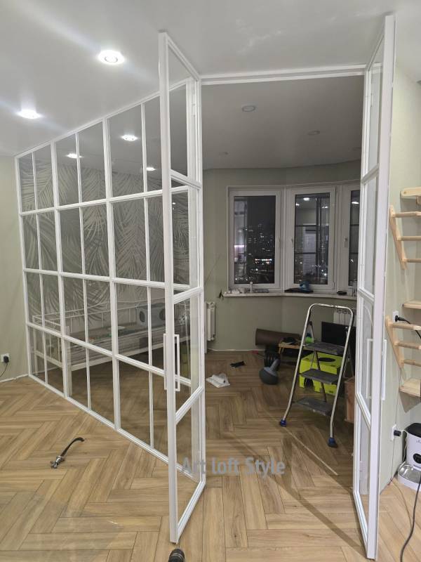 Перегородка в стиле лофт с распашными дверьми