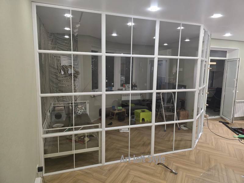 Перегородка в стиле лофт с распашными дверьми