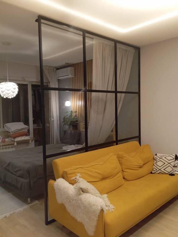 Тонирующая перегородка в стиле лофт с бронирующей пленкой