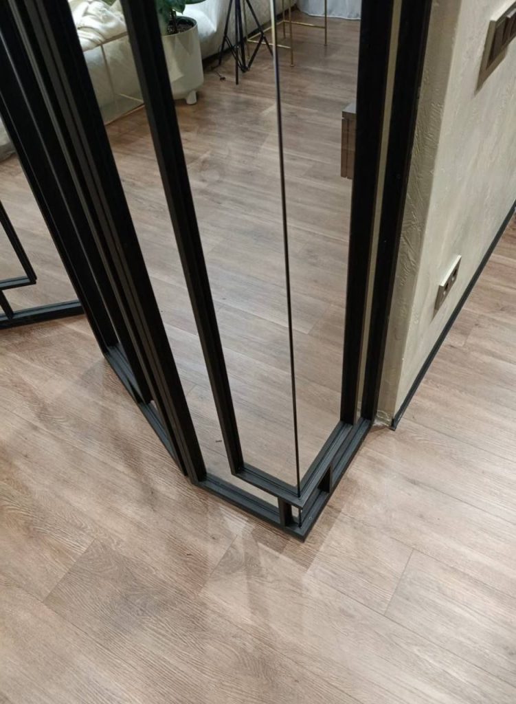 Угловая перегородка в стиле лофт = зондирование гардеробной